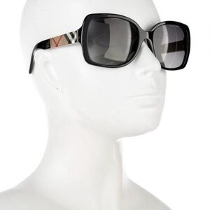 Burberry House Check Pattern Oversize Sunglasses. Make an offer